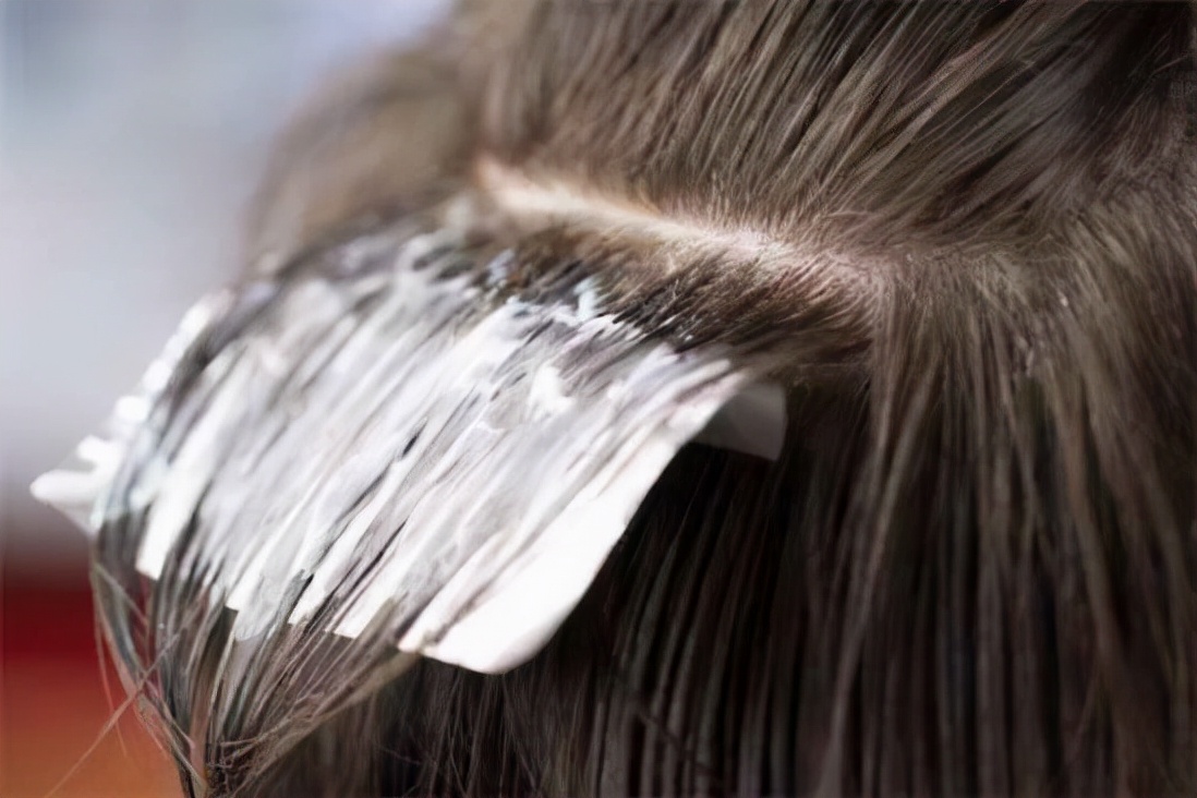 自己染发一般多长时间（自己染头发先染发根还是发尾）-第1张图片