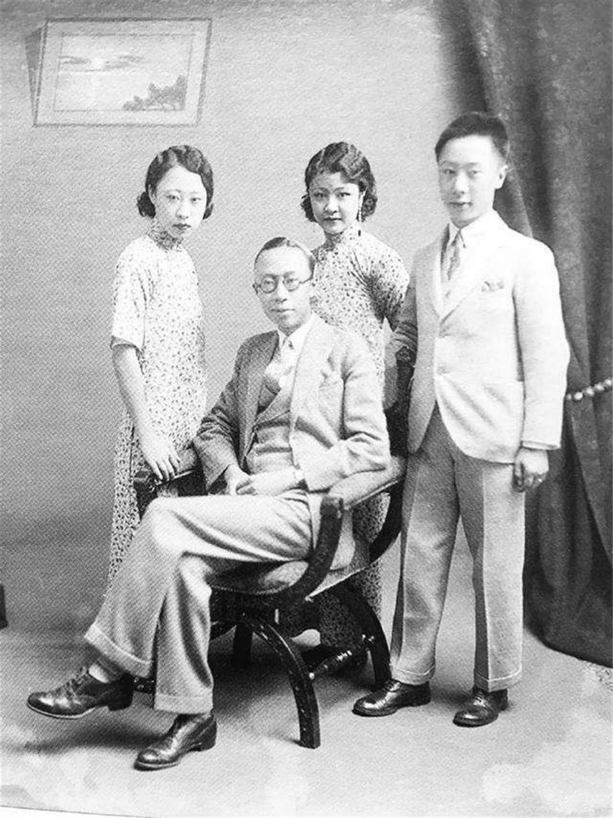 关晓彤是清朝公主吗,深扒“京圈格格”关晓彤的神秘家世背景-第1张图片 关晓彤是清朝公主吗,深扒“京圈格格”关晓彤的神秘家世背景-第1张图片