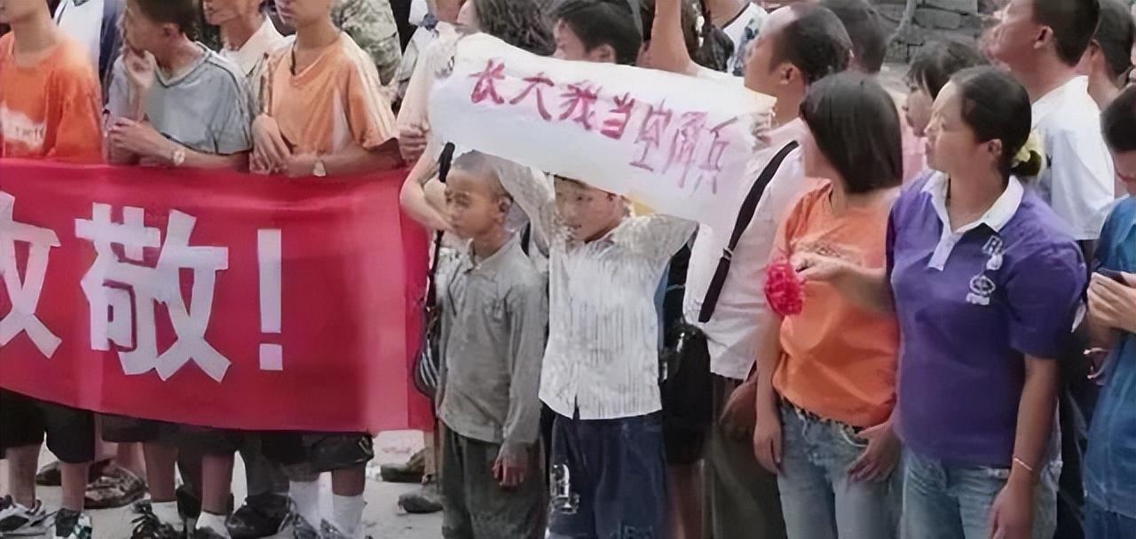 我给军旗敬个礼|他们的敬礼,承载着梦想与希望-第5张图片 我给军旗敬个礼|他们的敬礼,承载着梦想与希望-第5张图片