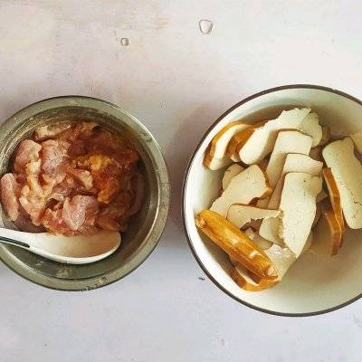 攸县香干炒肉!(百吃不厌的攸县香干炒肉!)-第2张图片 攸县香干炒肉!(百吃不厌的攸县香干炒肉!)-第2张图片