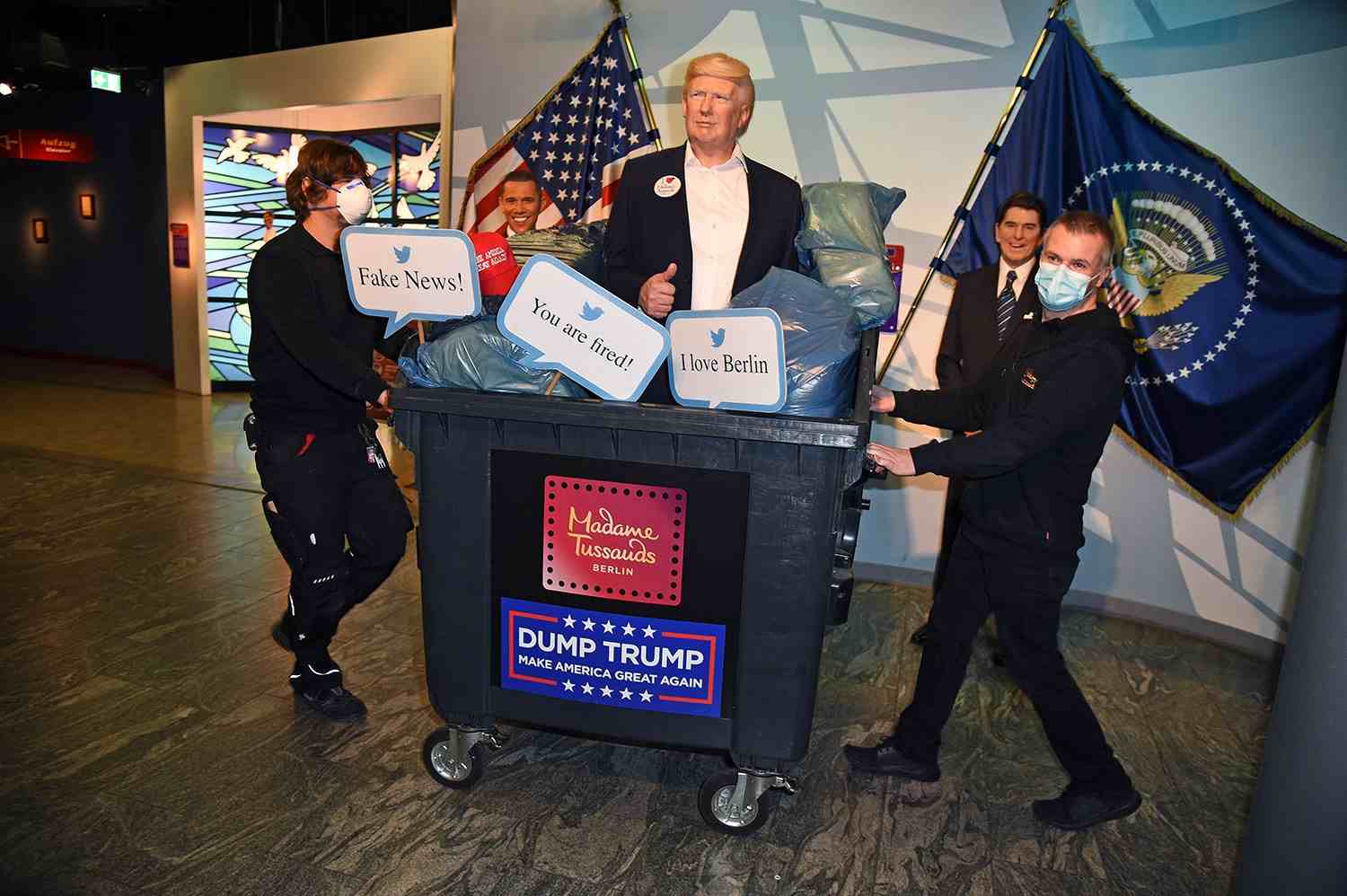 杜莎夫人蜡像馆扔特朗普蜡像-美国大选结果2020-第1张图片