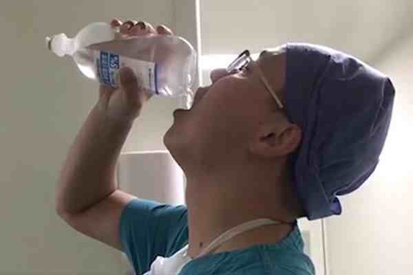 医生回应手术后喝葡萄糖水-医生有多辛苦-第1张图片