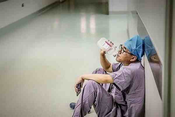医生回应手术后喝葡萄糖水-医生有多辛苦-第2张图片