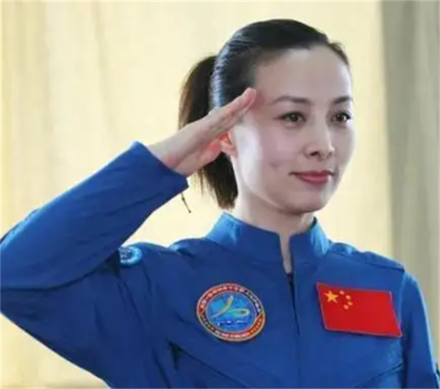 女航天员王亚平简介(王亚平同志简历)-第9张图片 女航天员王亚平简介(王亚平同志简历)-第9张图片