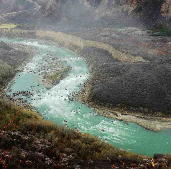 世界第一大峡谷是（世界峡谷河流发育史上十分罕见）-第2张图片