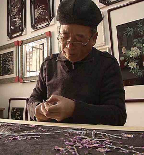 88岁奶奶用鱼骨蟹脚作画-鱼骨怎么作画-第4张图片