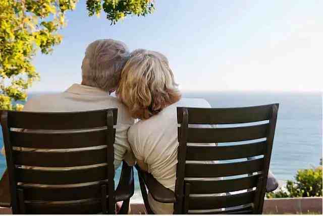 89岁丈夫与妻子离婚:钱全给她-89岁夫妻非离不可的原因-第2张图片