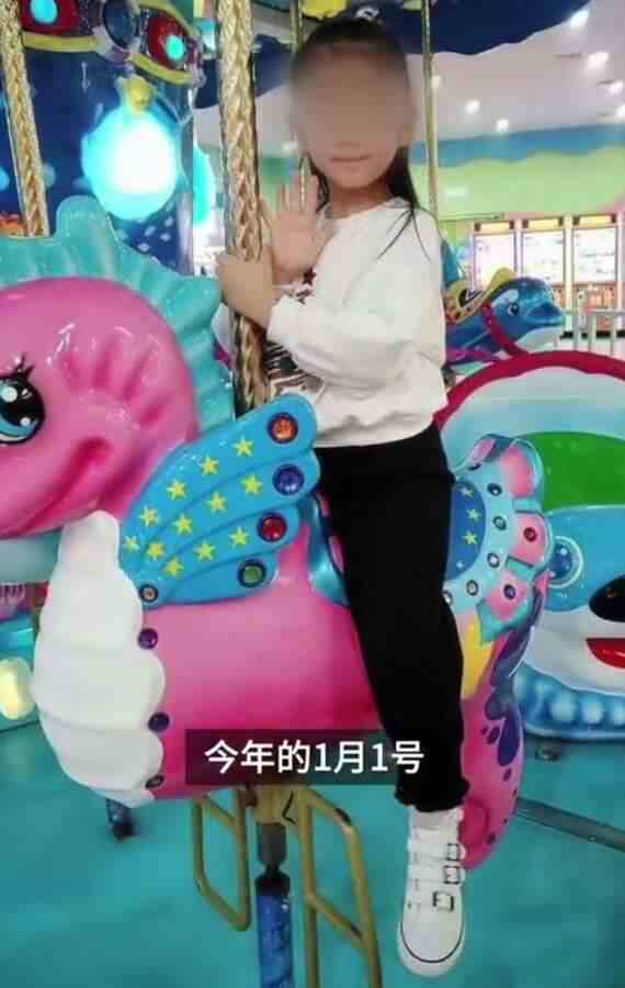 女童遭亲妈虐待险丧命惹众怒-6岁女童遭亲妈及其男友虐待-第2张图片