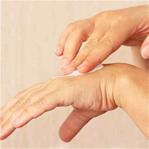 手脱皮怎么治疗（手指蜕皮的原因与治疗）-第1张图片