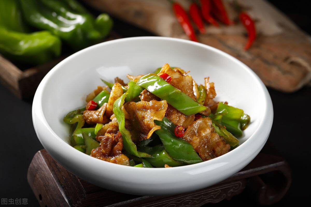 大辣椒炒肉的做法!(湖南名菜辣椒炒肉!)-第4张图片 大辣椒炒肉的做法!(湖南名菜辣椒炒肉!)-第4张图片