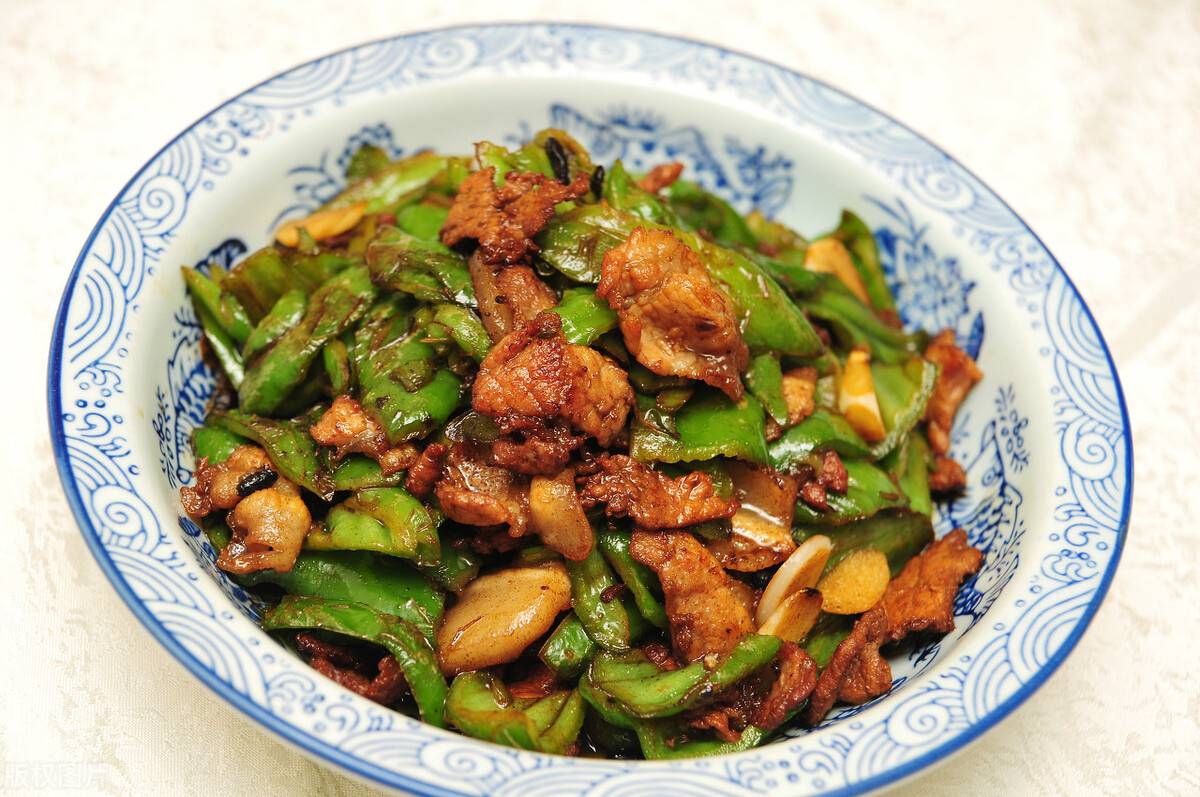 大辣椒炒肉的做法!(湖南名菜辣椒炒肉!)-第1张图片 大辣椒炒肉的做法!(湖南名菜辣椒炒肉!)-第1张图片