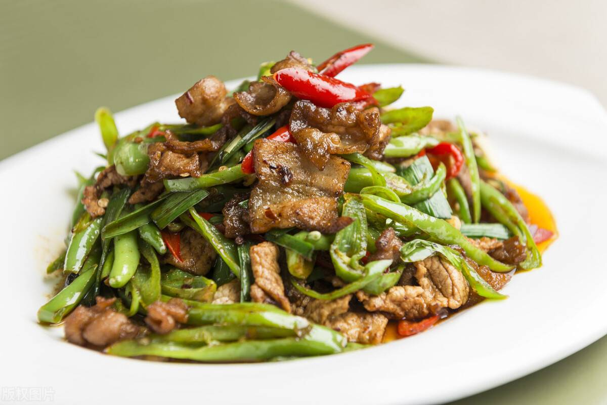 大辣椒炒肉的做法!(湖南名菜辣椒炒肉!)-第2张图片 大辣椒炒肉的做法!(湖南名菜辣椒炒肉!)-第2张图片