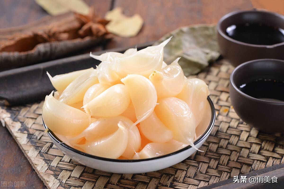 腌糖蒜的方法（正宗糖醋蒜的腌制方法！）-第7张图片