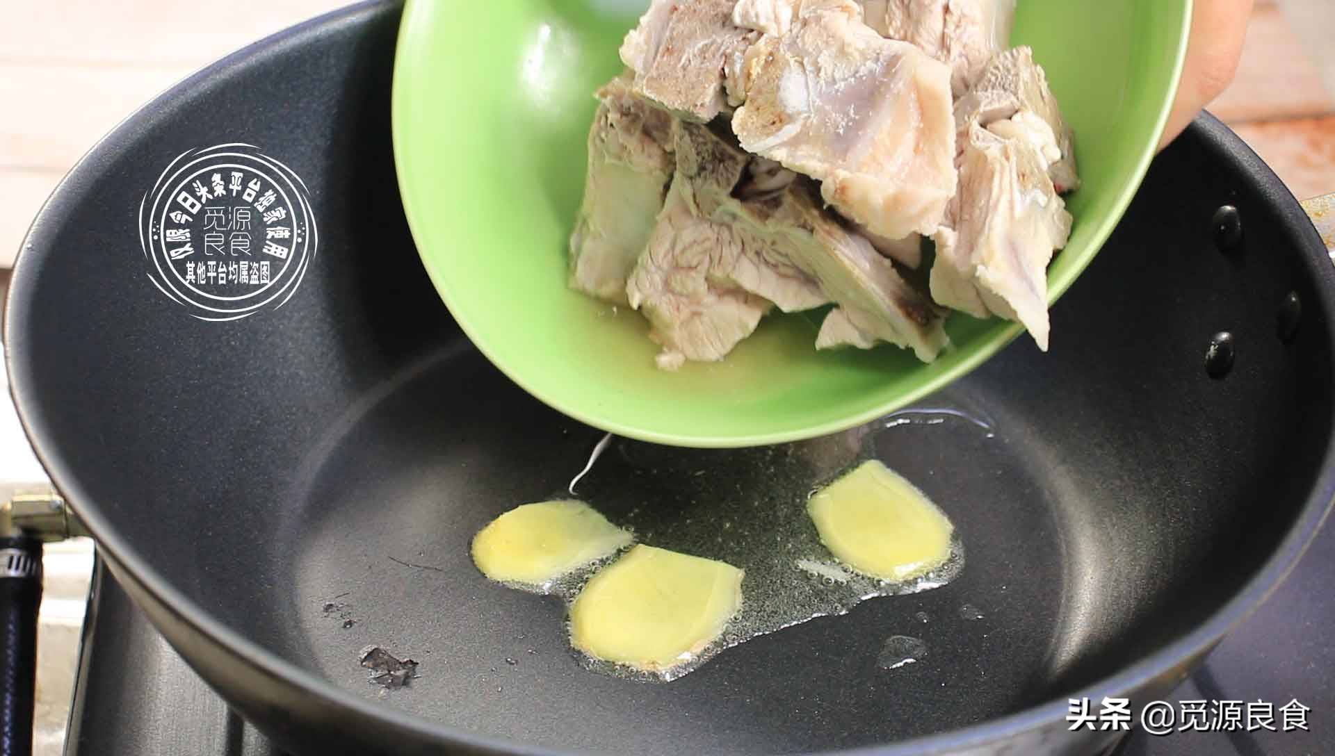 莲藕排骨汤的做法（莲藕排骨汤做法简单营养）-第7张图片