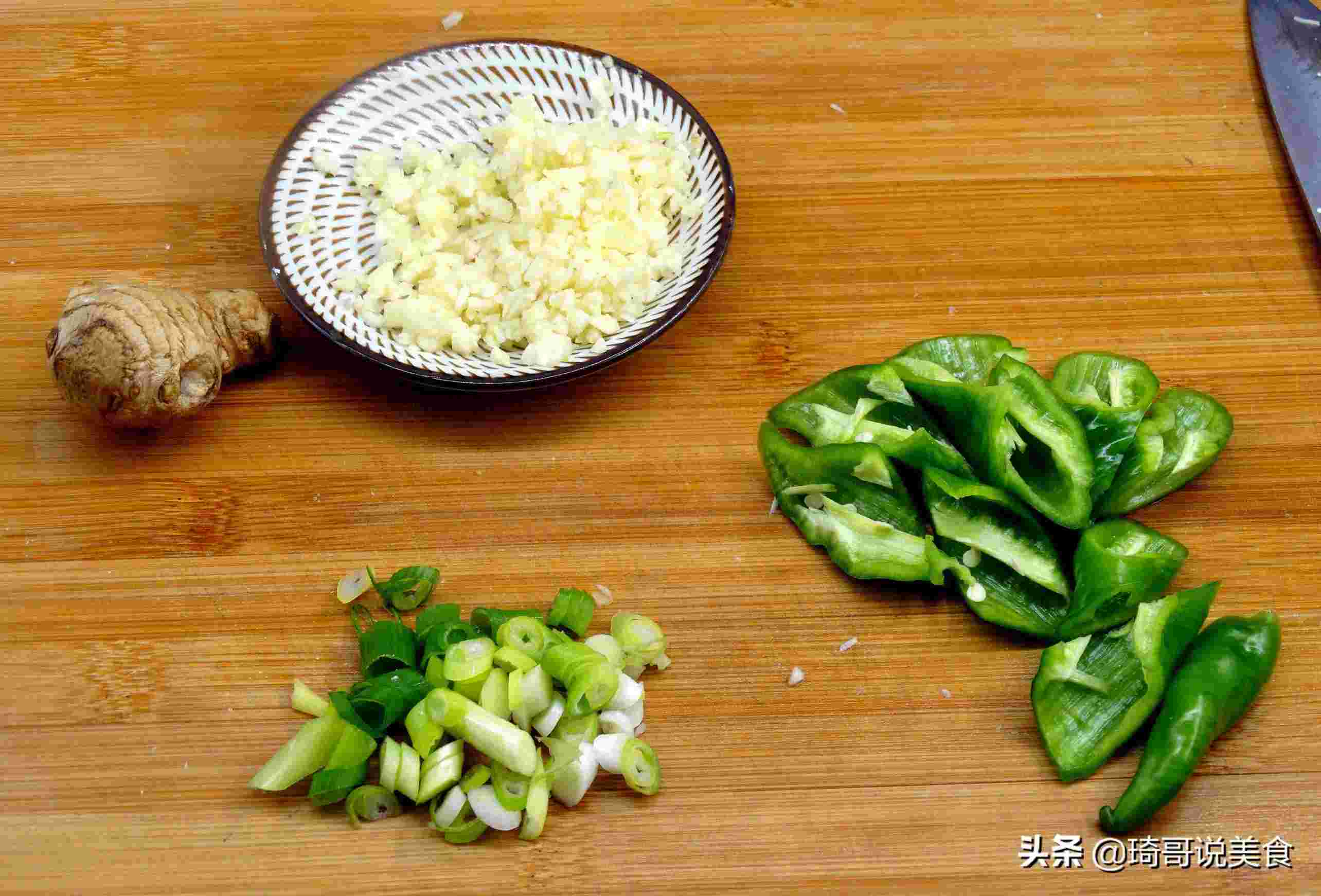 尖椒干豆腐的做法（东北老师傅教你做尖椒干豆腐）-第6张图片