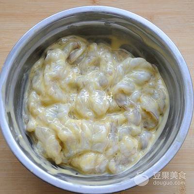 软炸虾仁的做法（简单又好吃的软嫩虾仁做法）-第9张图片