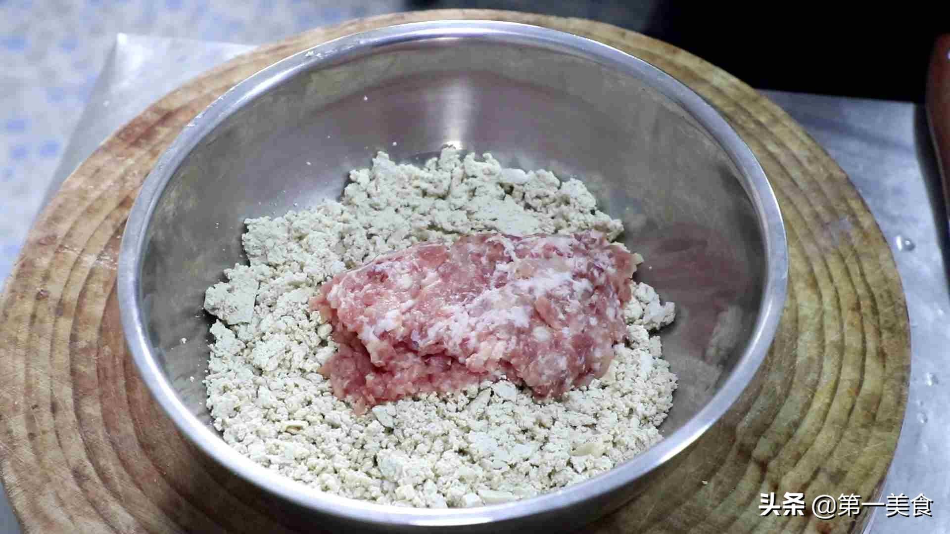 豆腐丸子的做法（厨师长教你做豆腐丸子）-第2张图片