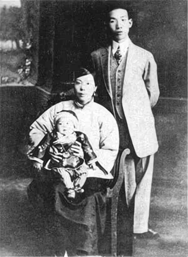 郁达夫简介(民国四大才子郁达夫简介)-第8张图片 郁达夫简介(民国四大才子郁达夫简介)-第8张图片
