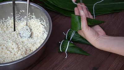 怎么做粽子（碱水粽最简单的做法）-第7张图片