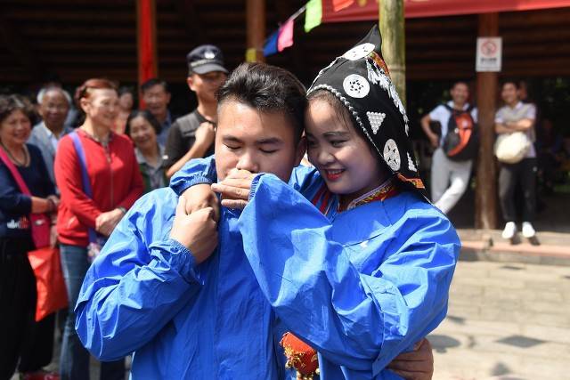 少数名族(56个民族的故事)-第17张图片 少数名族(56个民族的故事)-第17张图片