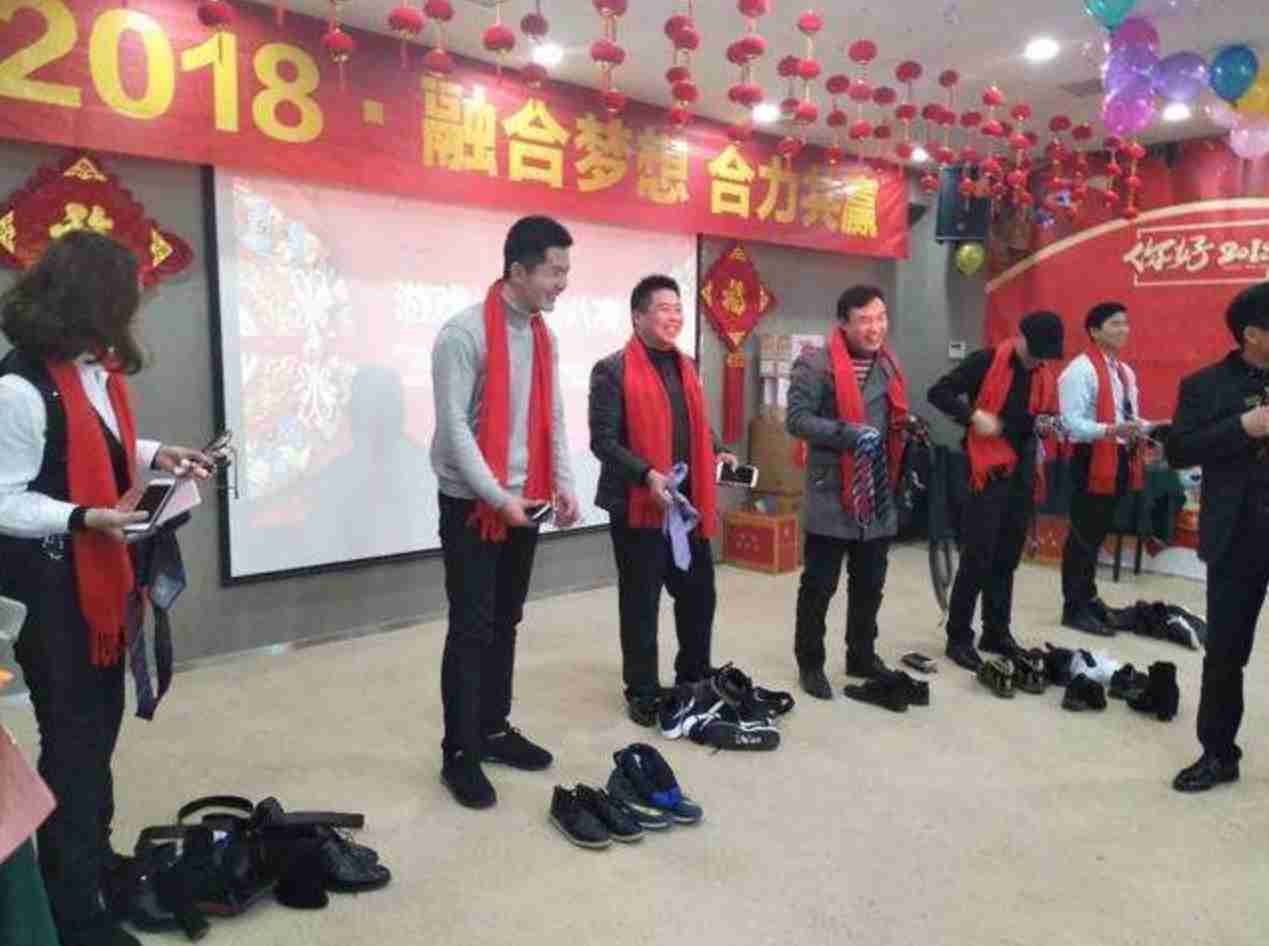 晚会互动游戏(适合在年会上玩的小游戏)-第6张图片 晚会互动游戏(适合在年会上玩的小游戏)-第6张图片