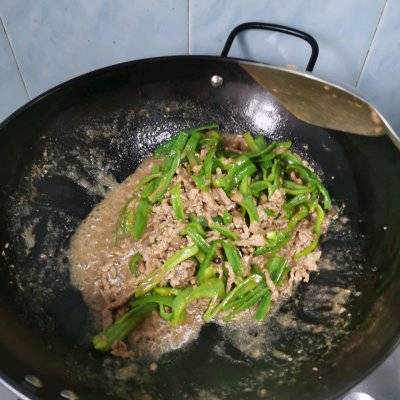 辣椒炒肉的做法大全（让食客踏破门槛的的青椒炒肉做法）-第6张图片