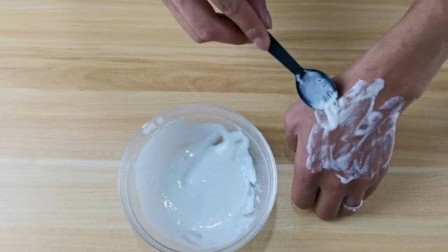 牛奶面膜怎么做（教你巧用牛奶做面膜）-第7张图片