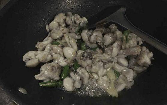 田鸡的功效及做法(田鸡的家常烹饪方法)-第3张图片 田鸡的功效及做法(田鸡的家常烹饪方法)-第3张图片