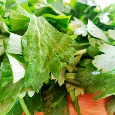 芹菜香干炒肉!(芹菜炒香干竟然这么好做?)-第6张图片 芹菜香干炒肉!(芹菜炒香干竟然这么好做?)-第6张图片