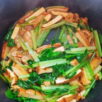 芹菜香干炒肉!(芹菜炒香干竟然这么好做?)-第15张图片 芹菜香干炒肉!(芹菜炒香干竟然这么好做?)-第15张图片