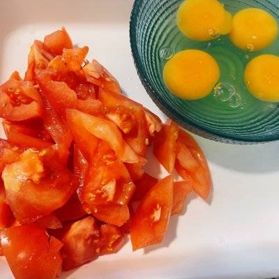 番茄炒蛋的家常做法（家常版西红柿炒鸡蛋）-第2张图片