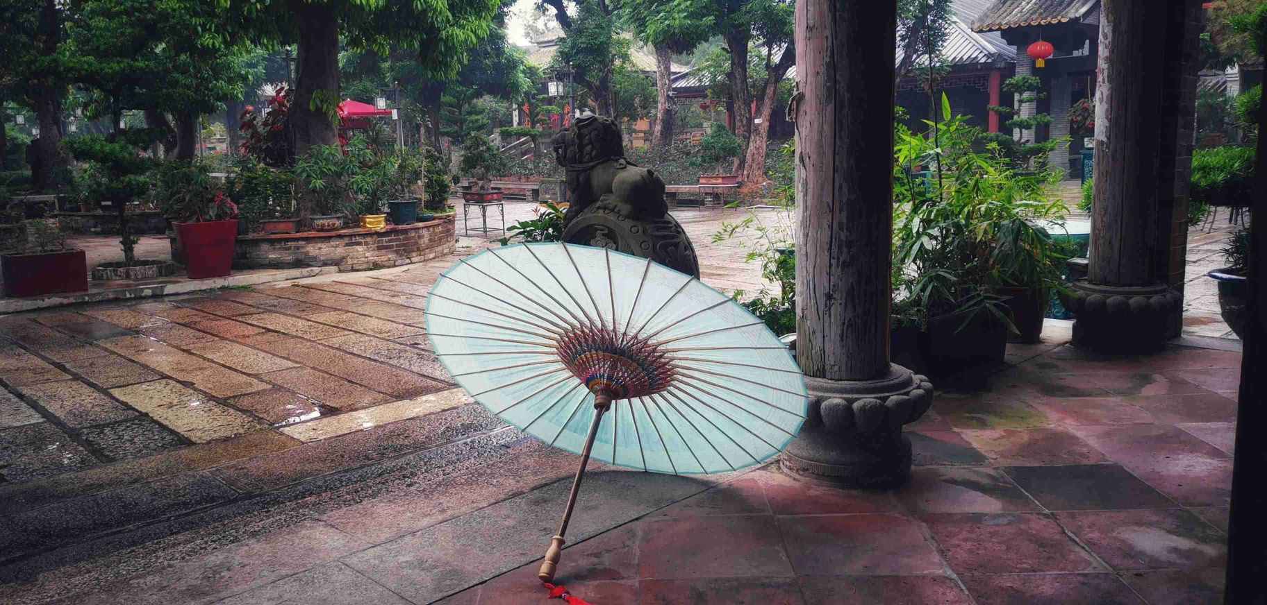 雨伞是什么时候发明的（中国古代第一把雨伞是谁发明的？）-第1张图片