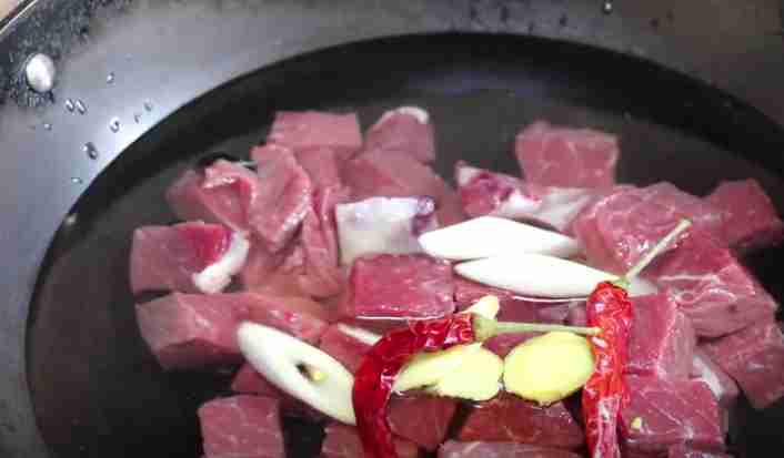 土豆炖牛肉!(土豆炖牛肉的做法)-第6张图片 土豆炖牛肉!(土豆炖牛肉的做法)-第6张图片