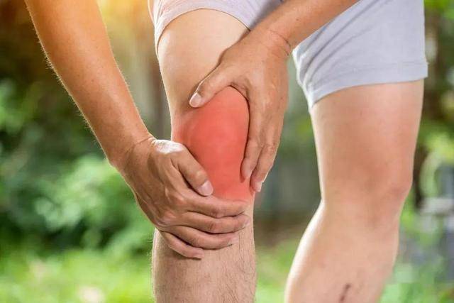 女性膝盖痛的可能问题（中年女性膝盖疼是什么原因？）-第1张图片