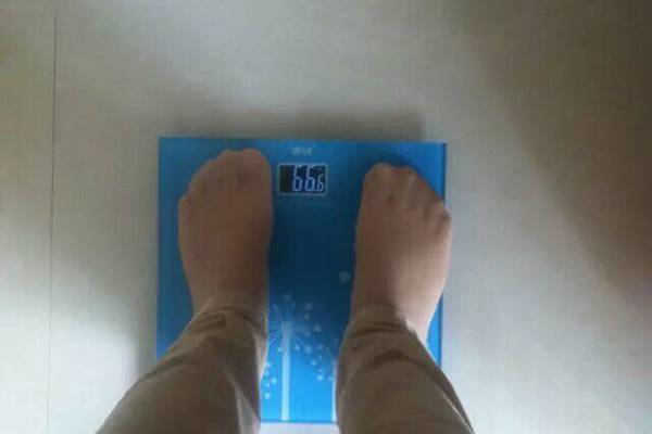 标准体重对照表（体重和身高的标准配比公布）-第1张图片