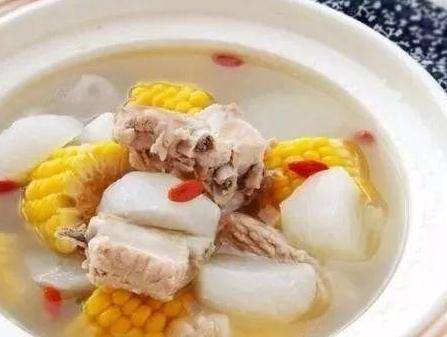 玉米萝卜排骨汤（ 美味的萝卜玉米炖排骨汤家常做法怎么做 ）-第1张图片