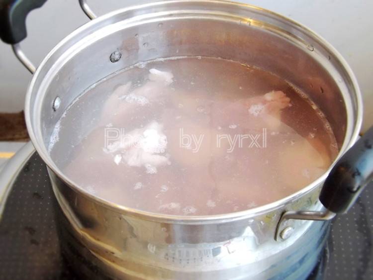 玉米萝卜排骨汤（ 美味的萝卜玉米炖排骨汤家常做法怎么做 ）-第5张图片