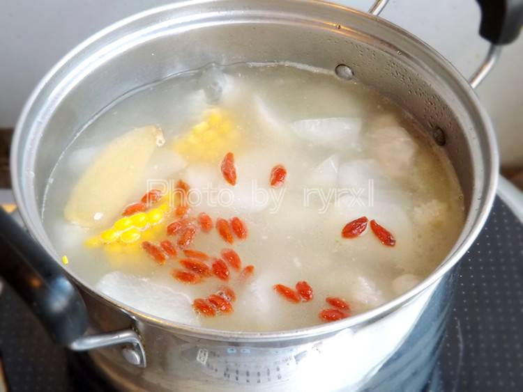 玉米萝卜排骨汤（ 美味的萝卜玉米炖排骨汤家常做法怎么做 ）-第9张图片