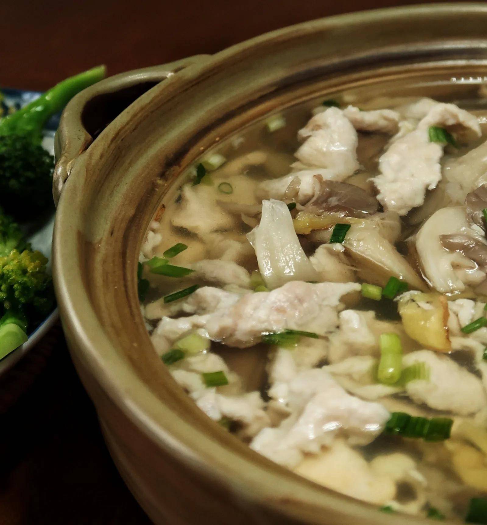 蘑菇煮多久能熟(蘑菇煮多久几分钟能熟)-第1张图片 蘑菇煮多久能熟(蘑菇煮多久几分钟能熟)-第1张图片