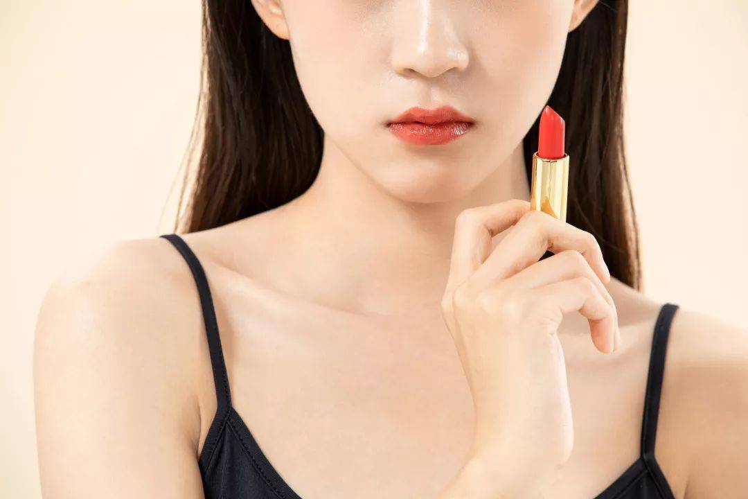 一支口红可以用多久(涂口红对身体有害吗)-第5张图片 一支口红可以用多久(涂口红对身体有害吗)-第5张图片