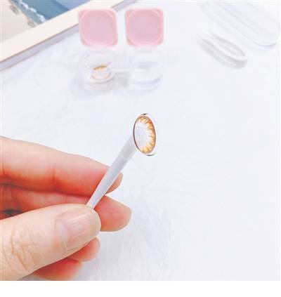 美瞳护理液多久换一次(美瞳护理液用完了应急)-第2张图片 美瞳护理液多久换一次(美瞳护理液用完了应急)-第2张图片