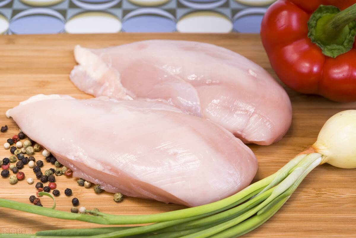 鸡胸肉煮多久能熟(水煮鸡胸肉的做法)-第1张图片