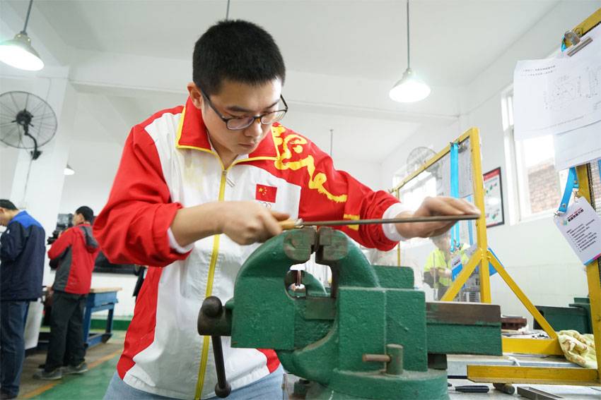 模具学徒学出来要多久(电脑学徒一般学多久)-第2张图片 模具学徒学出来要多久(电脑学徒一般学多久)-第2张图片
