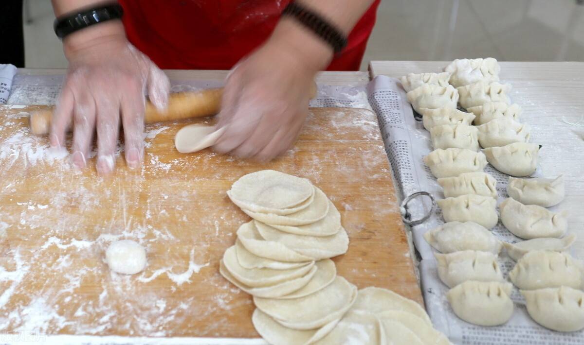 水饺煮多久(冰冻水饺用热水煮还是冷水煮)-第3张图片