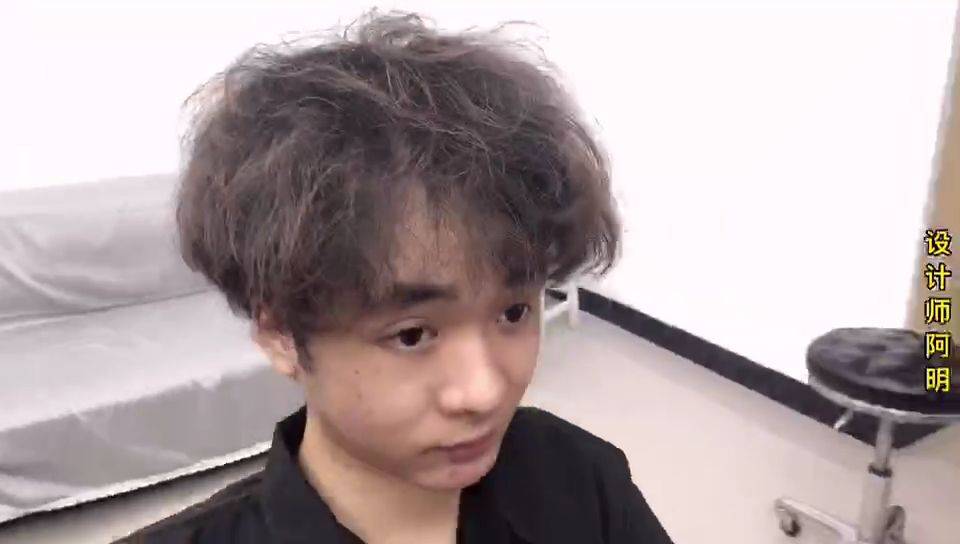 男生多久剪一次头发(男生留长头发需要多长时间)-第1张图片 男生多久剪一次头发(男生留长头发需要多长时间)-第1张图片