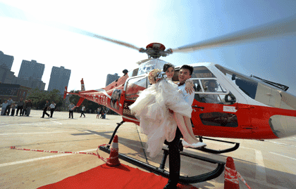 男子花1197元带新娘乘坐直升机-有创意的接亲方式-第3张图片
