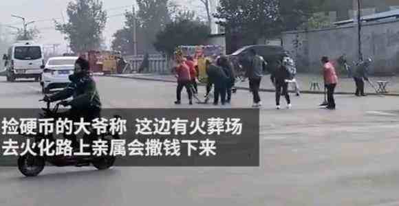 大爷大妈自制神器捡拾灵车硬币-大爷大妈自制神器-第1张图片