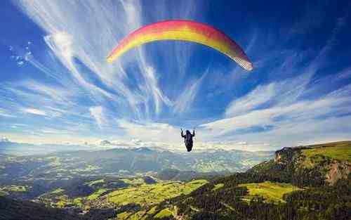 78岁老人第一次玩滑翔伞淡定自拍-第一次玩滑翔伞注意事项-第2张图片