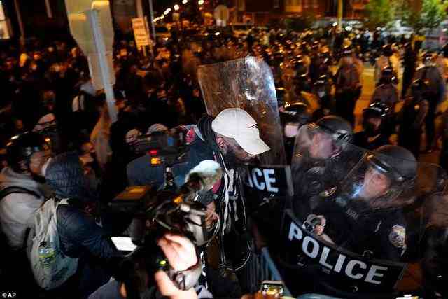美国费城警察枪杀黑人引抗议-美国警察为什么那么暴力-第1张图片