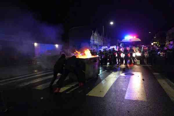 美国费城警察枪杀黑人引抗议-又一非裔男子被警察枪杀-第3张图片